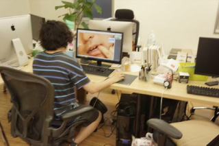 Illustration for article titled Taiwan's Photoshop Masters Attempt the Impossible